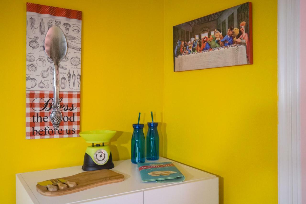 "Casa De Colores", Next To The Metro Athén Kültér fotó
