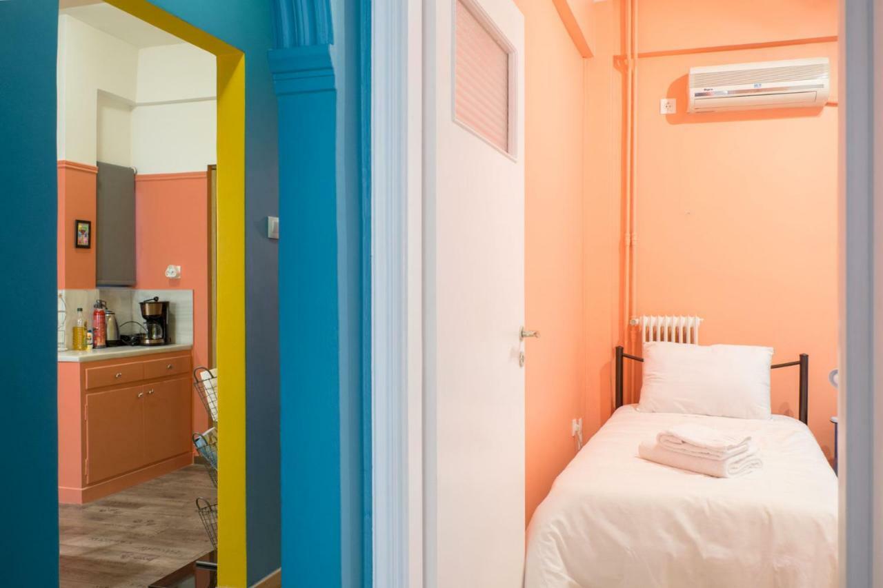 "Casa De Colores", Next To The Metro Athén Kültér fotó