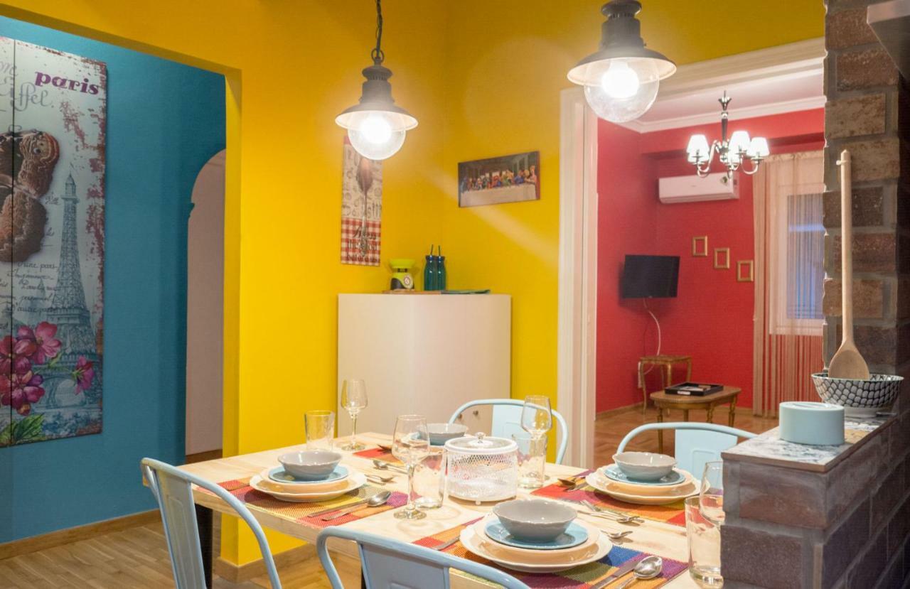 "Casa De Colores", Next To The Metro Athén Kültér fotó